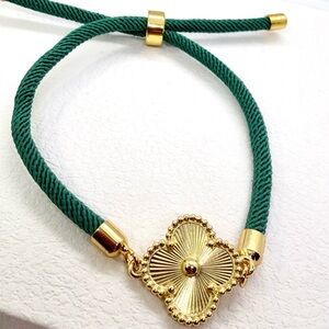 Elegant Green and Gold Women's adjustable bracelet